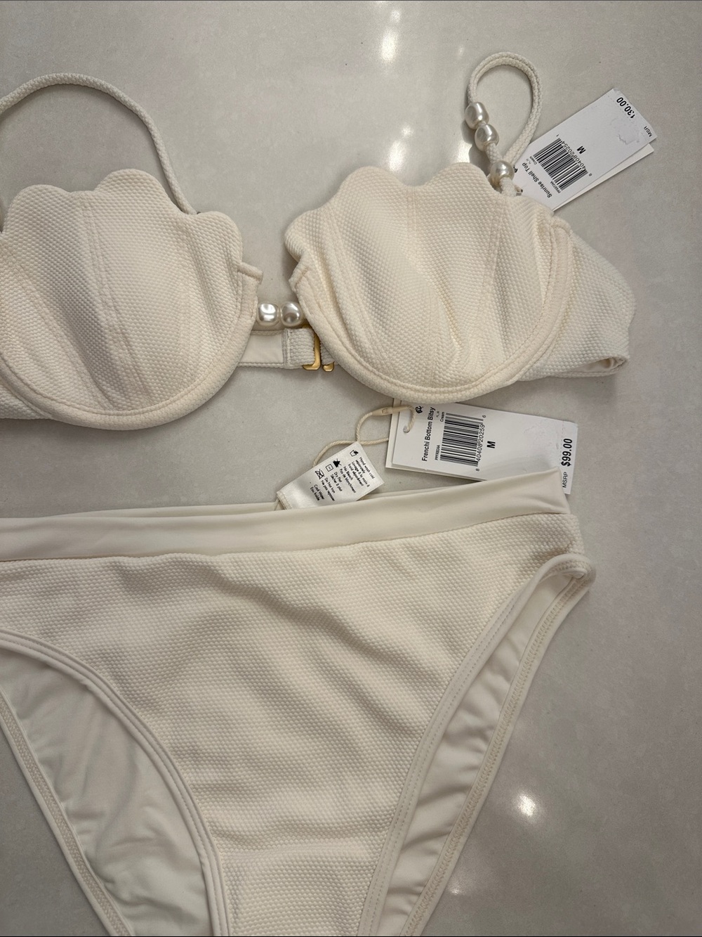 l*space Cream Shell-Style Textured Bikini Set - Picture 2 of 5